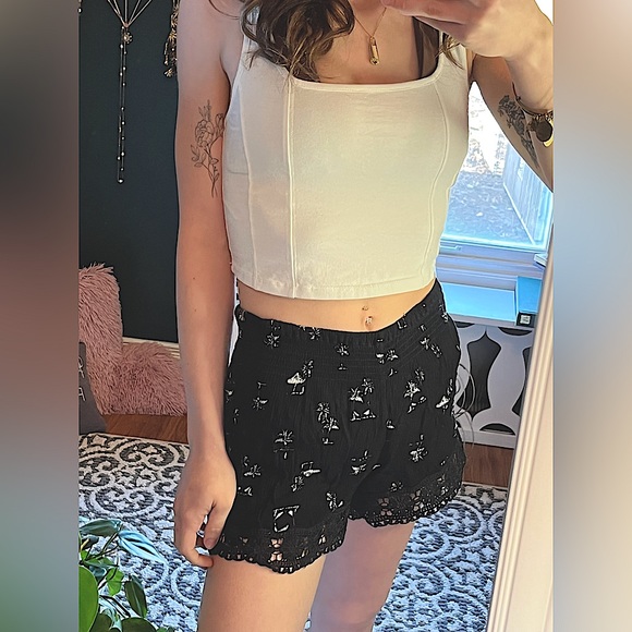 retro high waisted little beach scenery shorts ✨ - Picture 1 of 2